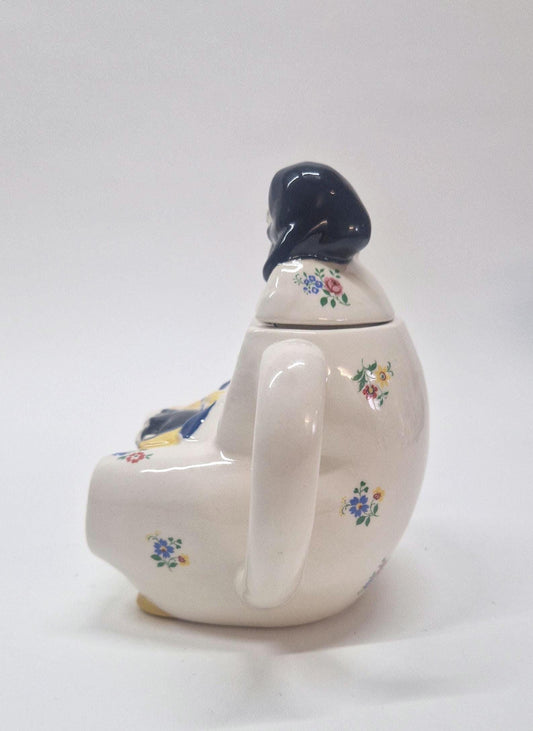 Collectible Wade Whimsical Teapot, Feline Collection. "Cat Nap" c1980s