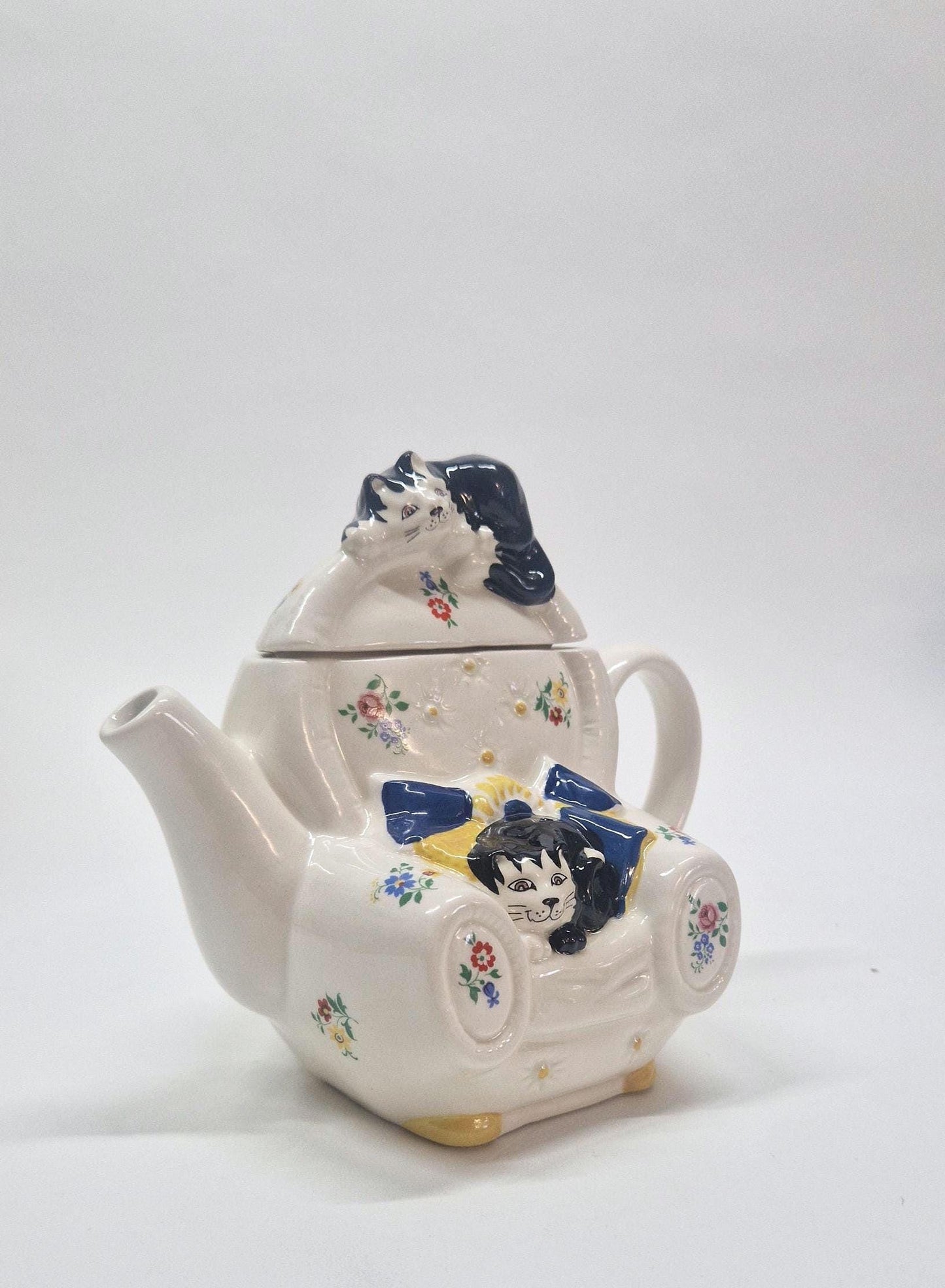 Collectible Wade Whimsical Teapot, Feline Collection. "Cat Nap" c1980s