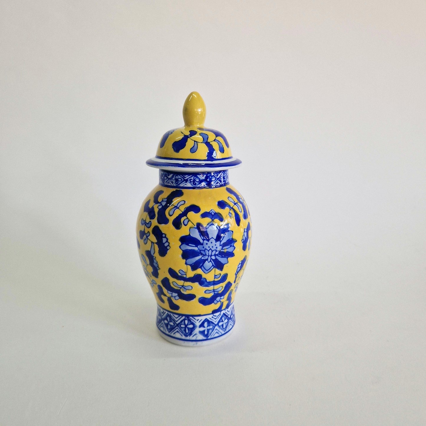 Vintage Yellow and Blue Chinoiserie Ginger Jar with Lid. c 20th Century