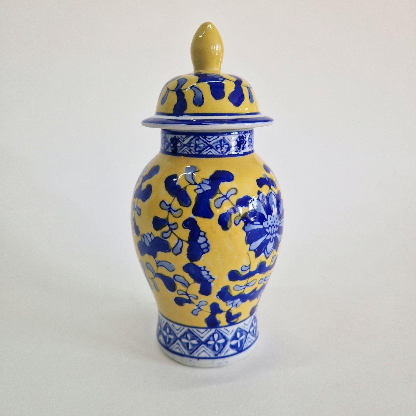 Vintage Yellow and Blue Chinoiserie Ginger Jar with Lid.  c 20th Century