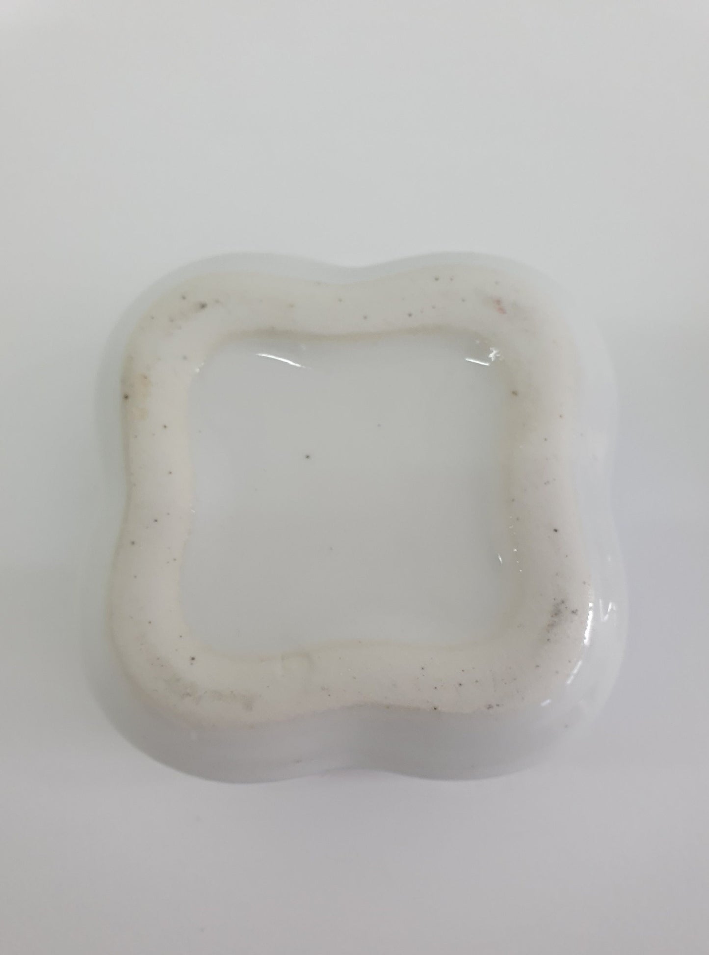 Vintage Blue & White Porcelain Trinket Box: Chinese Mountain Scene