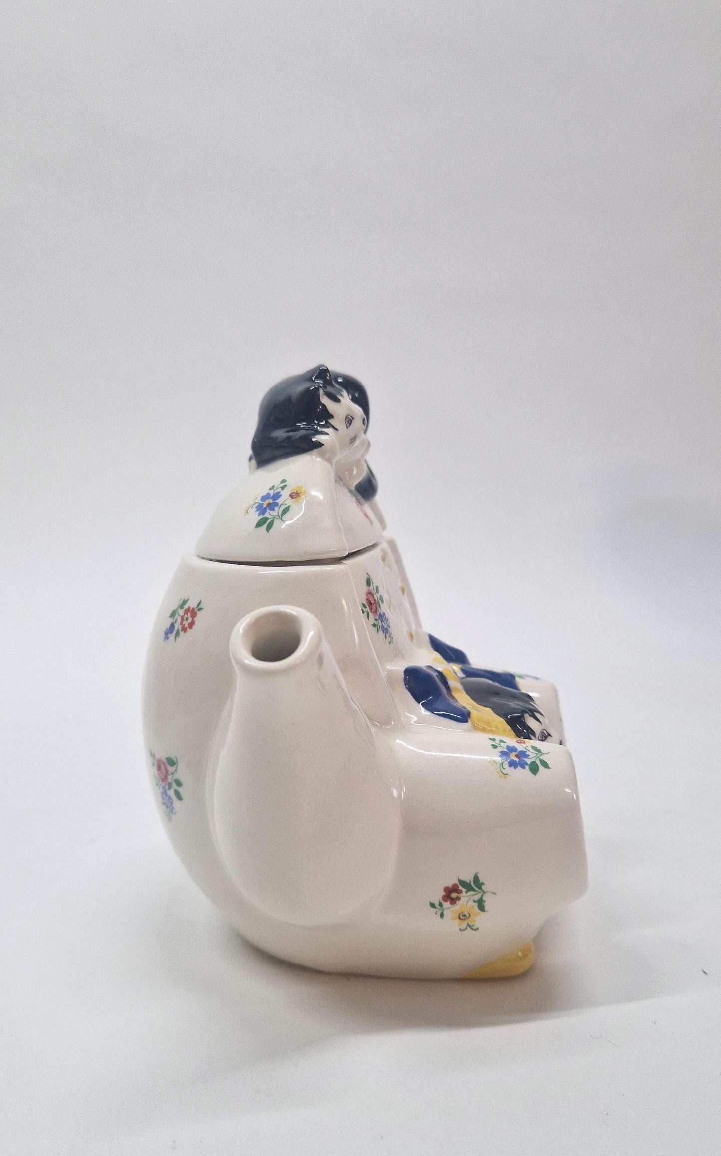Collectible Wade Whimsical Teapot, Feline Collection. "Cat Nap"  c1980s