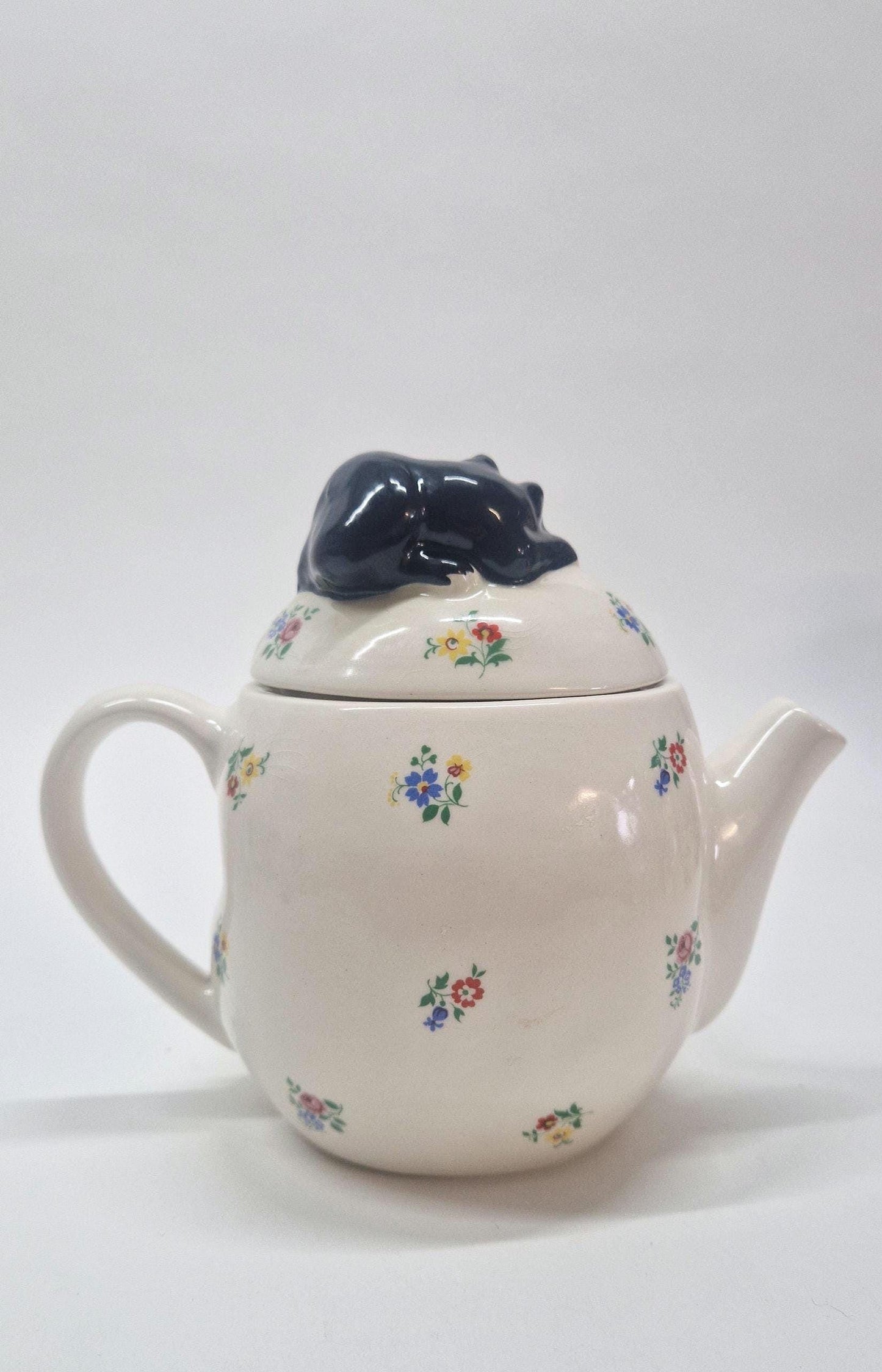 Collectible Wade Whimsical Teapot, Feline Collection. "Cat Nap"  c1980s