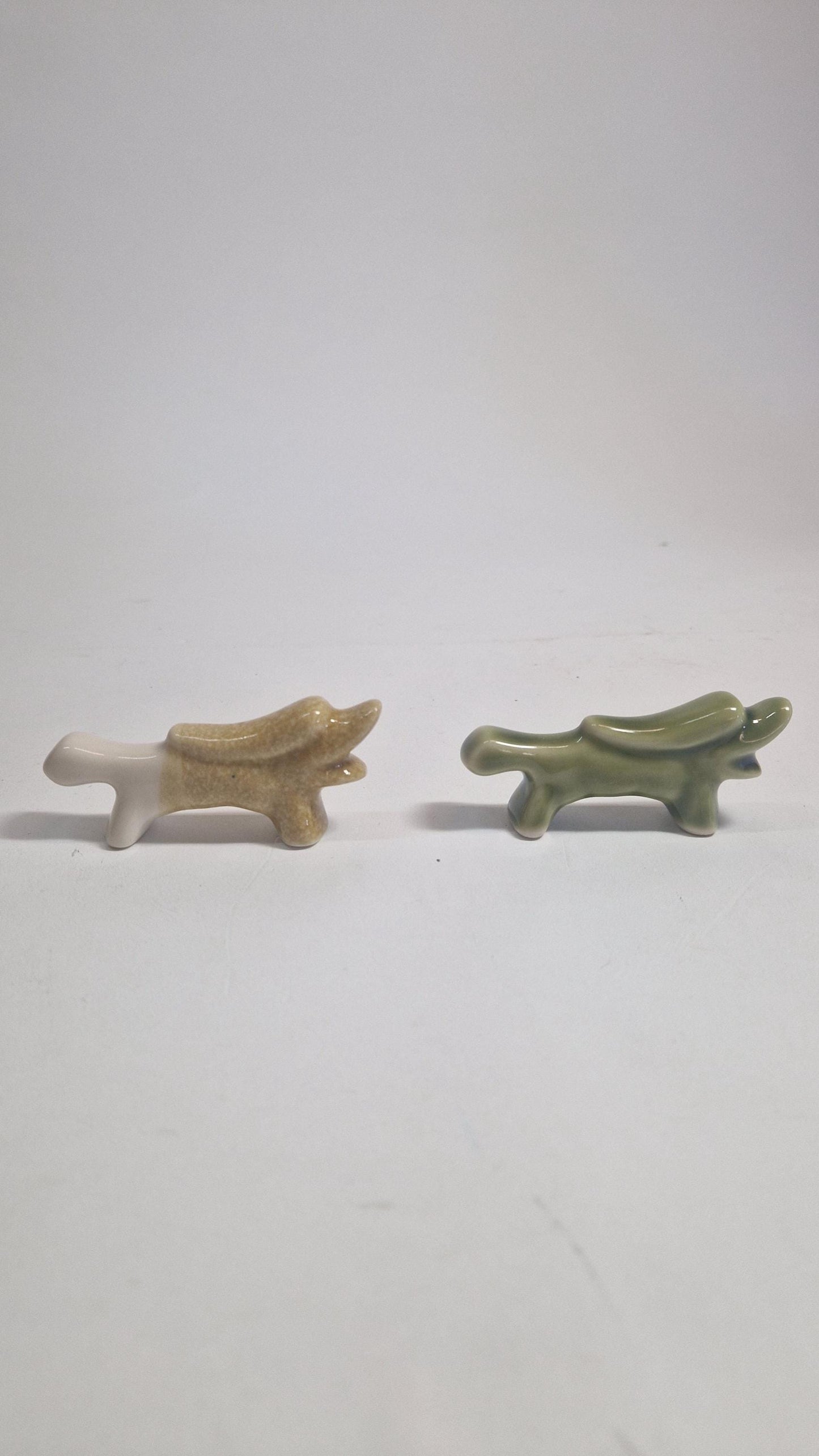 Set of 6 Chopstick Holders or Artist Paintbrush Rests, 5 in Beige, 1 in Green