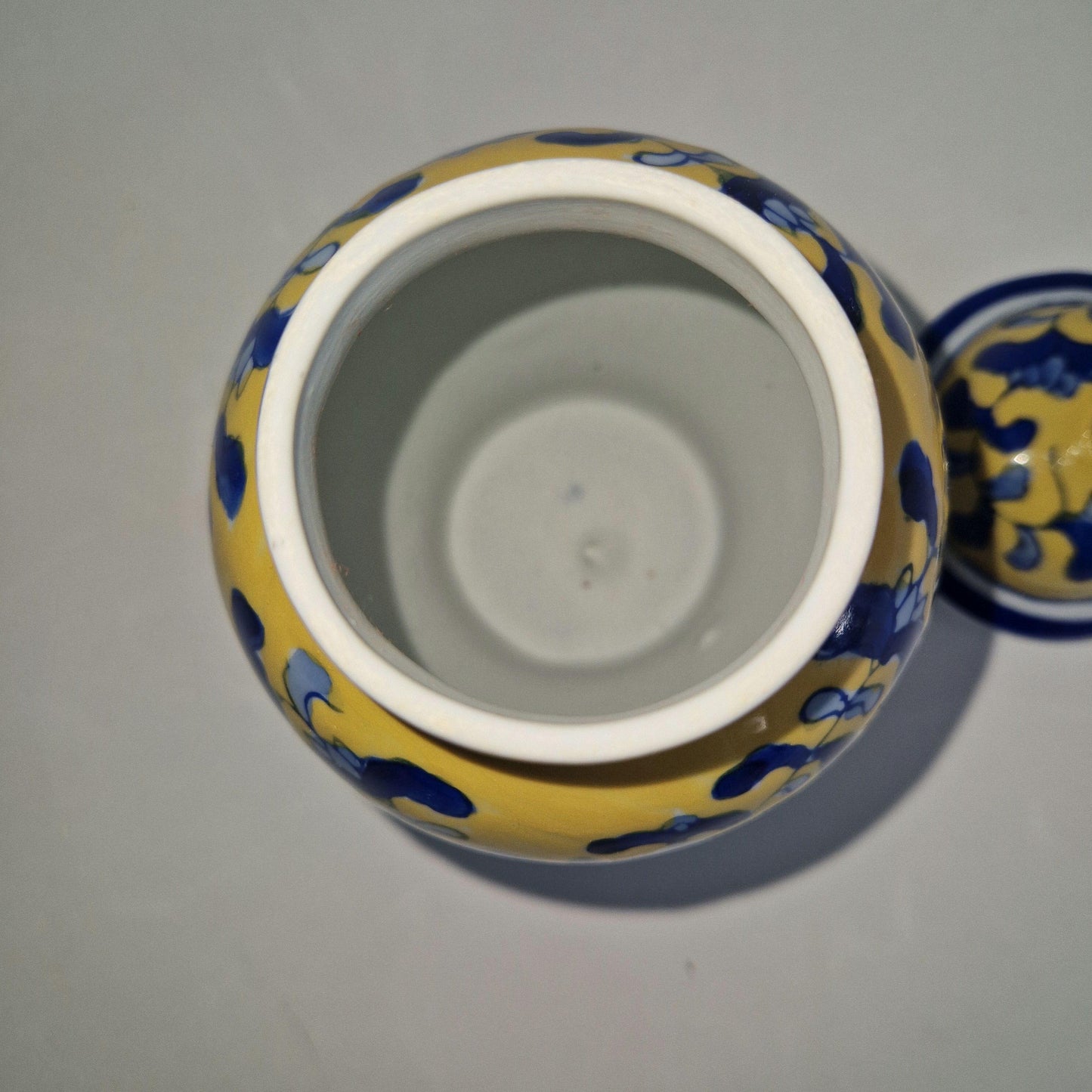Vintage Yellow and Blue Chinoiserie Ginger Jar with Lid.  c 20th Century