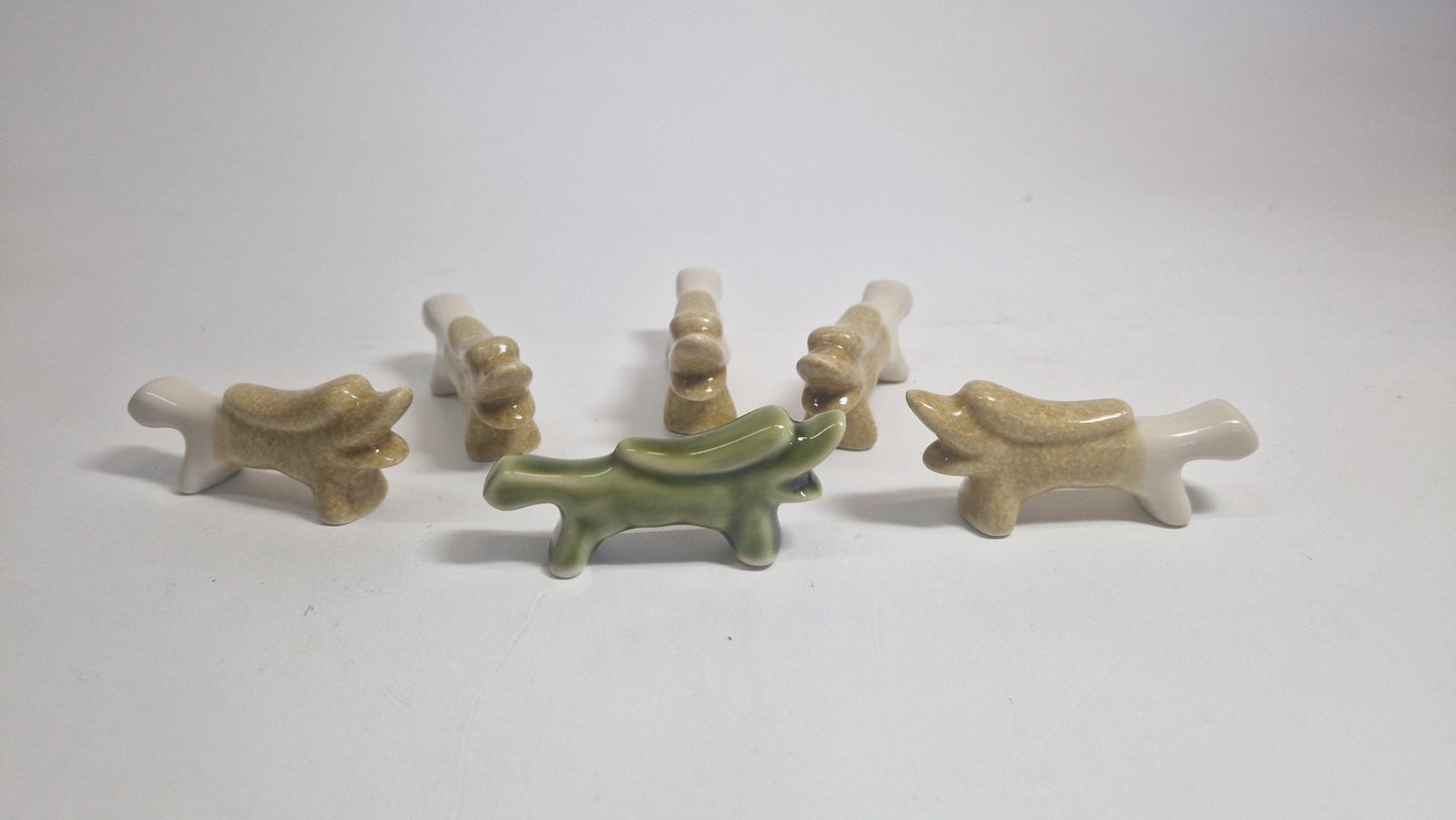 Set of 6 Chopstick Holders or Artist Paintbrush Rests, 5 in Beige, 1 in Green