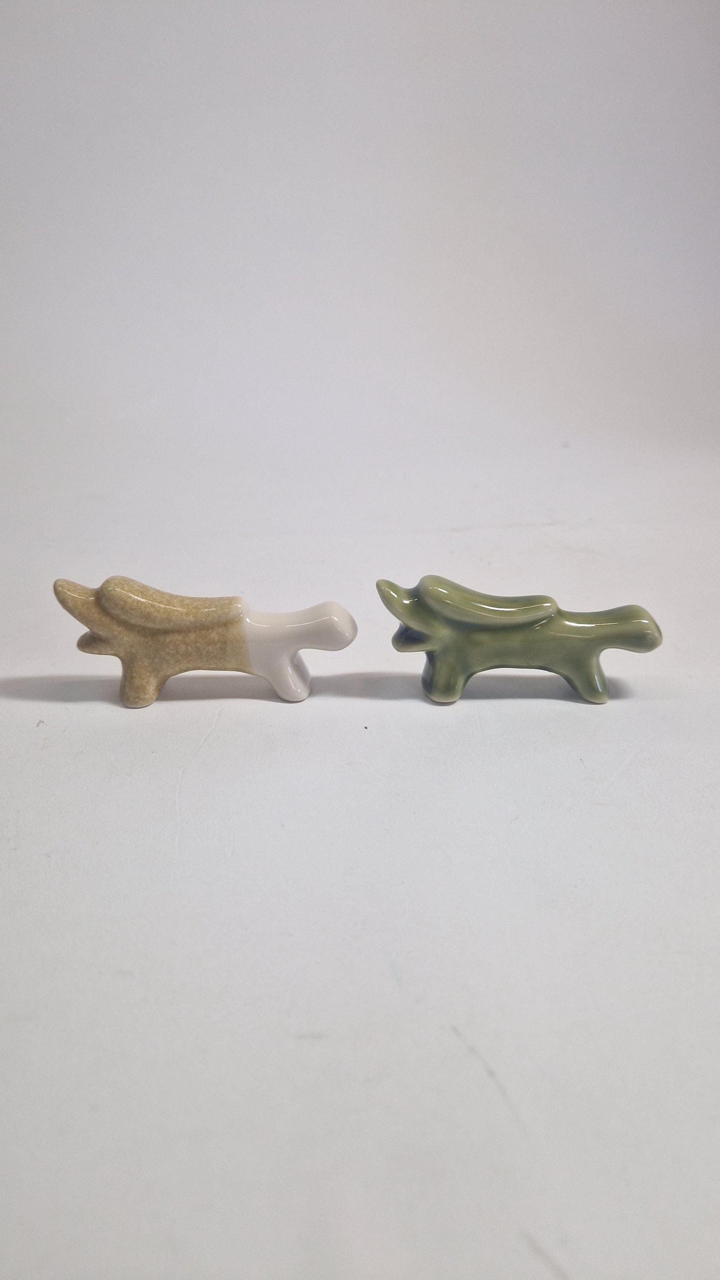 Set of 6 Chopstick Holders or Artist Paintbrush Rests, 5 in Beige, 1 in Green