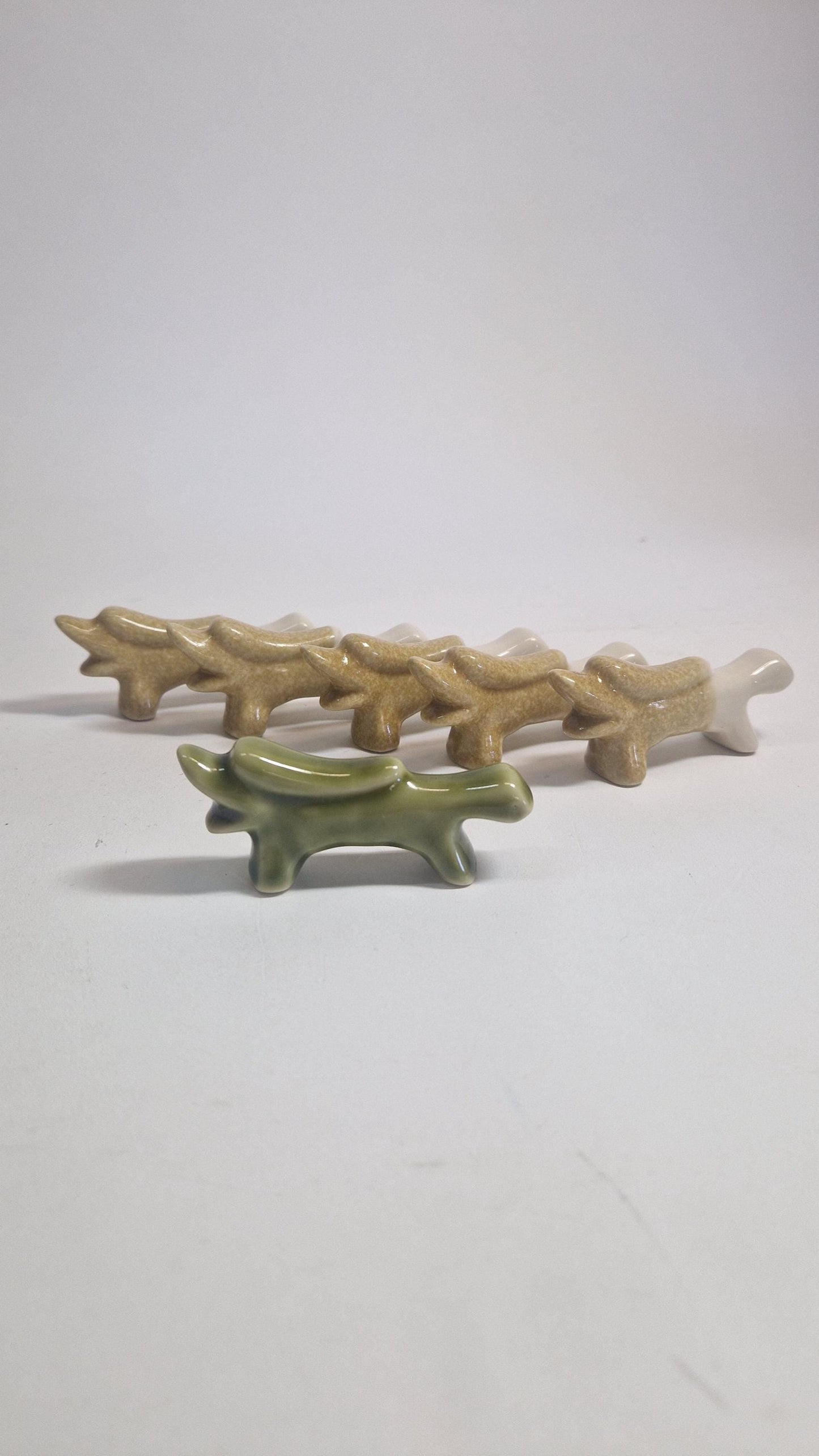 Set of 6 Chopstick Holders or Artist Paintbrush Rests, 5 in Beige, 1 in Green