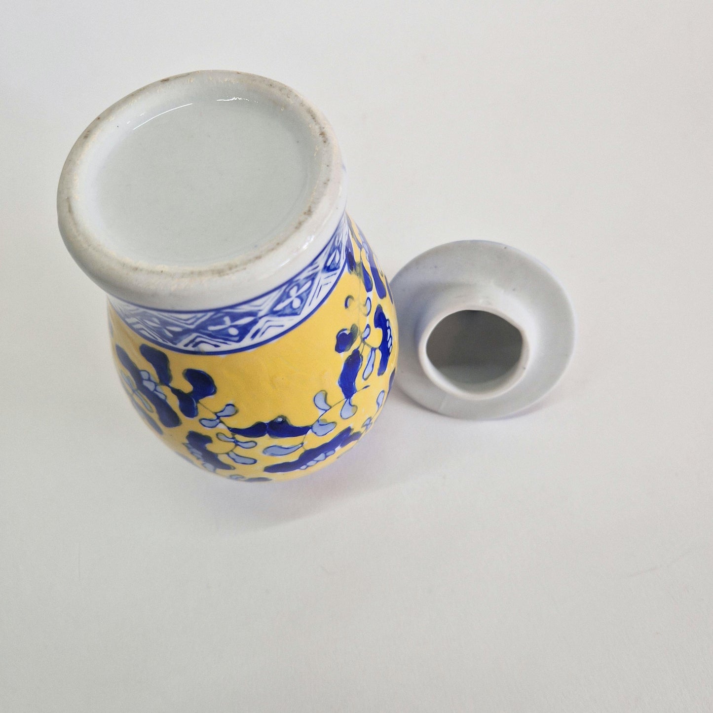 Vintage Yellow and Blue Chinoiserie Ginger Jar with Lid.  c 20th Century